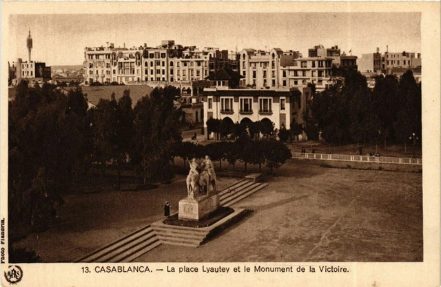 CPA AK CASABLANCA Lyautey Square and Victory Monument MOROCCO (796197)