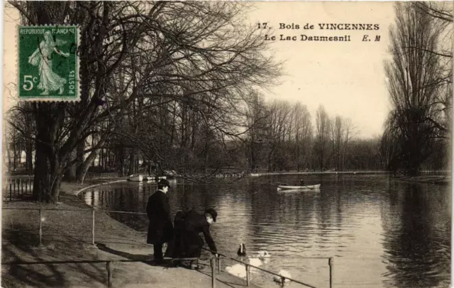 CPA PARIS 12th Bois de VINCENNES Le Lac Daumesnil (672616)