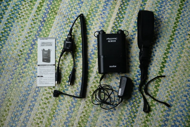 Godox Propac PB960 5800MAH Lithium-ion Flash Power Pack with Charger with cables