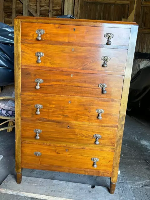 traditional chest of drawers