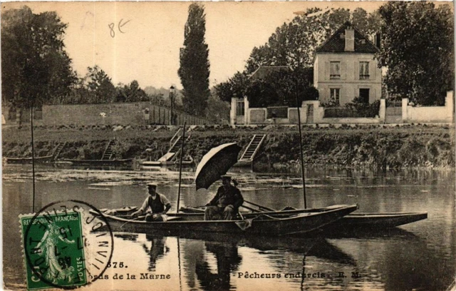 CPA Les Bords de la Marne Pecheurs endurcis (600052)