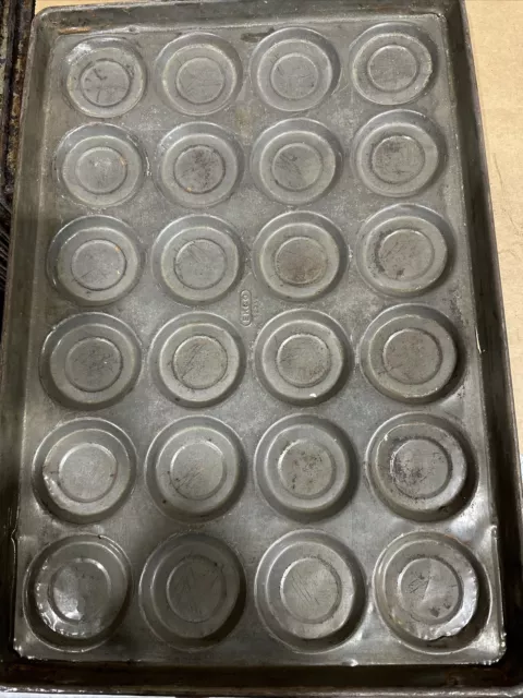 hamburger bun pan baking Ecko 523 1/2 Lot Of 7 Pans Bun Size 3 5/8 24 On