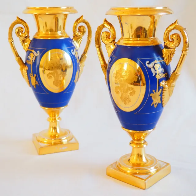 Vases royalistes en porcelaine de Paris bleue et dorée, époque XIXe siècle