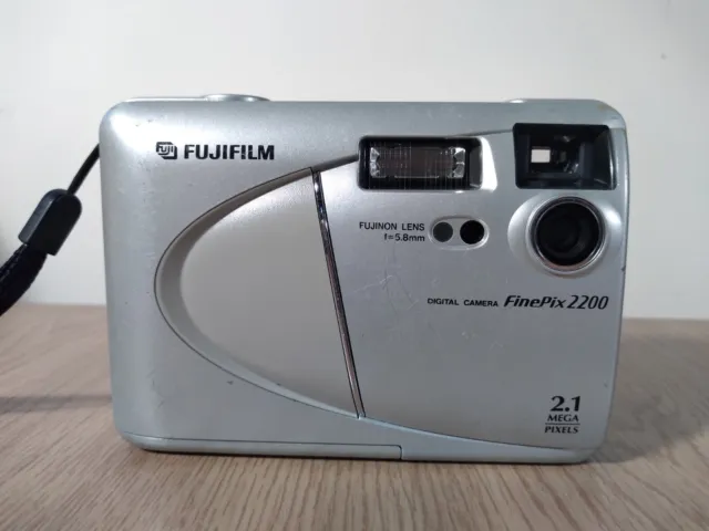 Fujufilm FinePix 2200 - faulty - y2k retro vintage