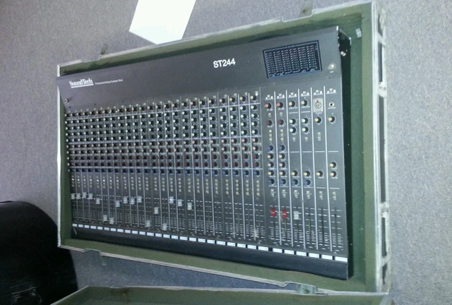 Soundtech ST244 24チャンネルミキサー SOUNDTECH 24X4 ST244 professional mixing console $200.00
