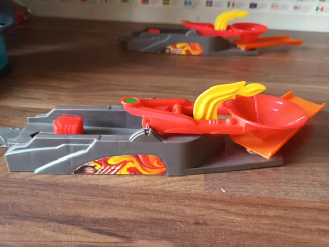 New MATTEL Hot Wheels Launcher & Extension - RED GWW25 Connects to Trick  Tracks