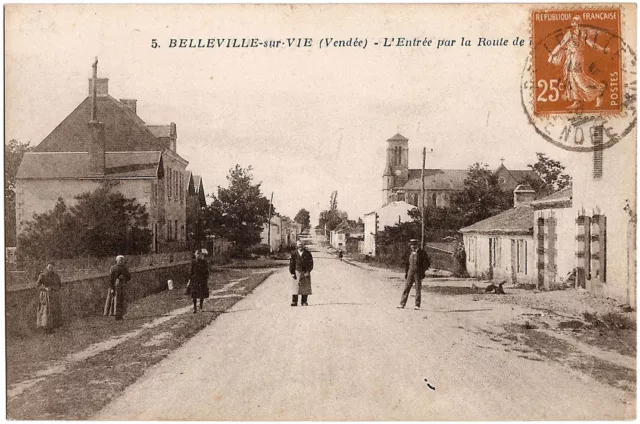 BELLEVILLE sur VIE (85) - L'Entrée par la Route de la Roche