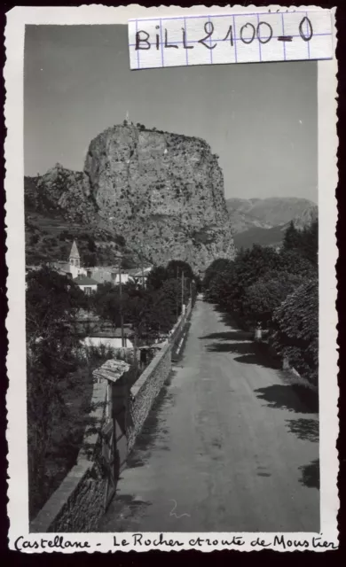 Castellane . route de Moustiers  . photo ancienne . Septembre 1946