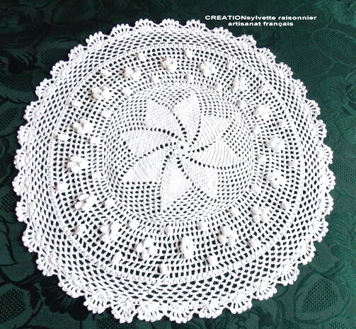 NAPPERON CROCHET MAIN artisanat français blanc carré creation Sylvette Raisonnier 50cm de côté - Canada