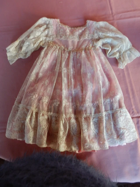 ROBE bordeaux en SOIE avec dentelles pour POUPÉE modernes anciennes de