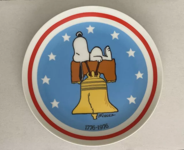 Schultz 1776 -1976 Peanuts Snoopy Laying On Bell '76 Bicentennial 7.5" Plate
