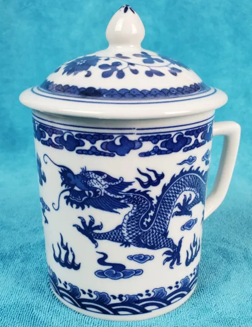 Vintage Chinese Jingdezhen Zhi Blue & White Dragon Lidded Porcelain Mug