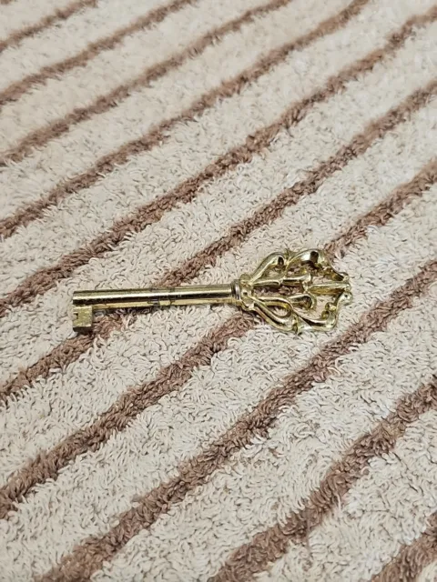 Gold Retro / Antiquey Barrel Key