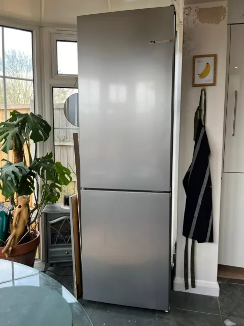 Bosch Series 4 KGN362LDFG 218L/103L Fridge-Freezer- 1 year old