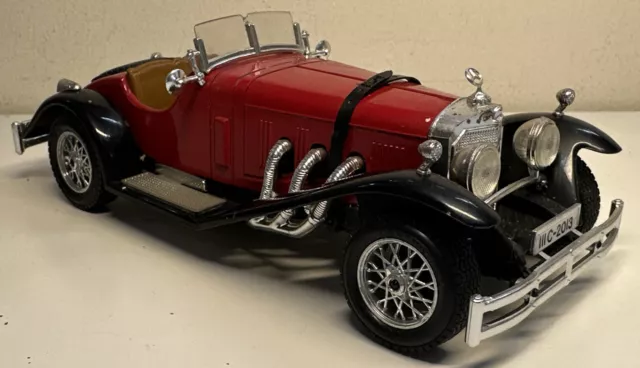 BURAGO :  1:24 scale Die Cast RED MERCEDES BENZ SSK 1928