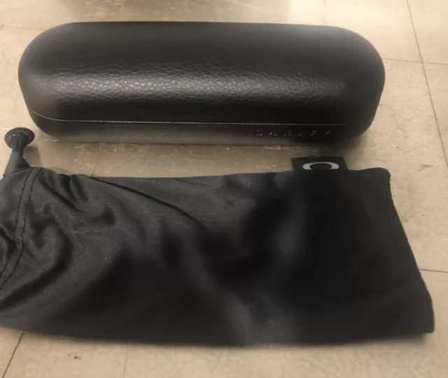 Oakley Black Hard Clamshell Case With Soft Microfiber Pouch. New