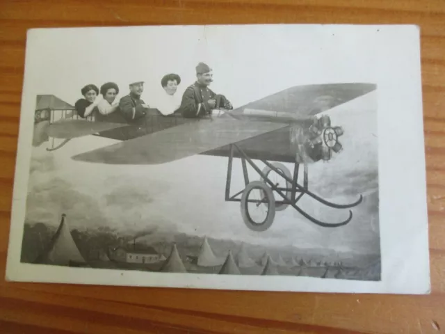 Carte Postale Cpa Photographie Fantaisie Montage Photo Militaire Et Famille