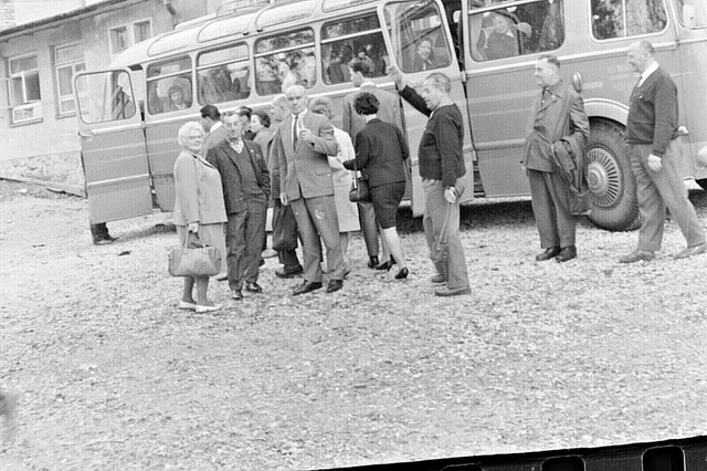 altes-foto-negativ-autubus-reisebus-skoda-reisegesellschaft-ddr