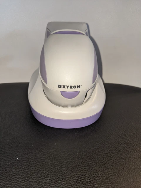 🍏 Xyron Design Runner 4375-001 Handheld Printer With Base - TESTED & WORKS 🍏 Xyron Design Runner 4375-001 Handheld Printer With Base - TESTED & WORKS