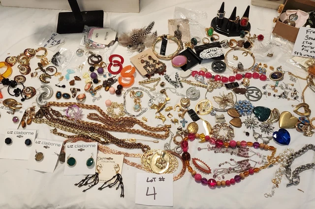Huge Lot Vtg Jewelry Old Stock Rhinestones Brooch Few Signed + Modern Fashion #4 Huge Lot Vtg Jewelry Old Stock Rhinestones Brooch Few Signed + Modern Fashion #4