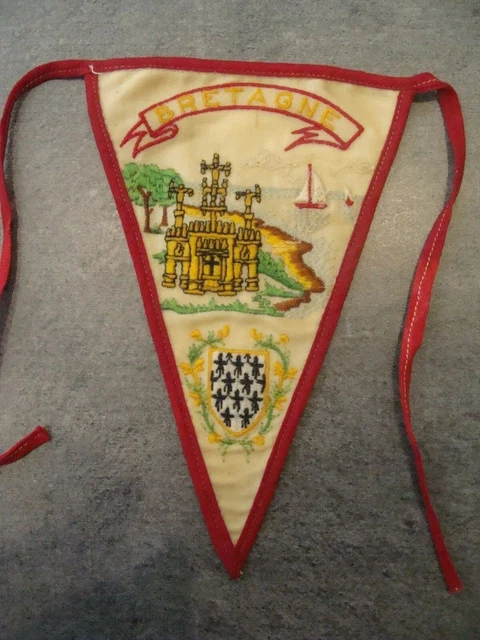 VINTAGE - Fanion - BRETAGNE - En tissu - Brodé - 17 cm - 2 photos
