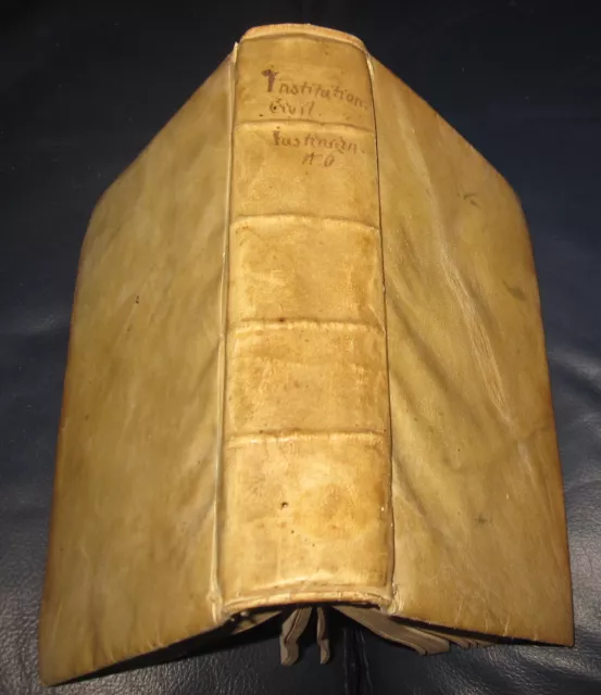 1668 Manoscritto Instituto Imperatori Justiniani principis Clementissimi Foligno