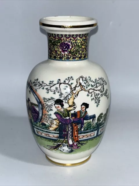 Oriental Chinese, Hand Painted Porcelain Vase Signed Famille Rose Geisha, 6” Tal