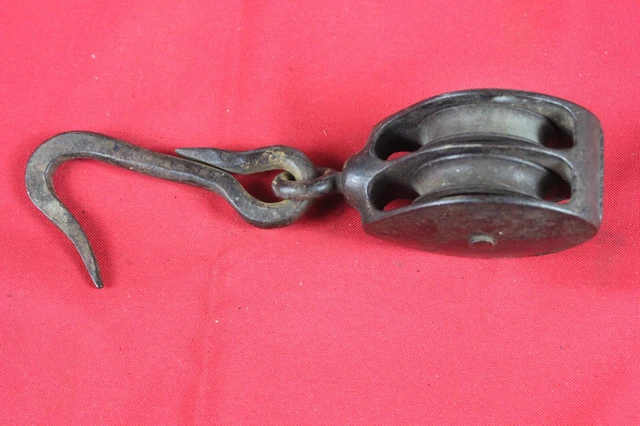 CAST IRON DOUBLE PULLEY BLOCK & TACKLE w HOOK OLD BARN VINTAGE INDUSTRIAL