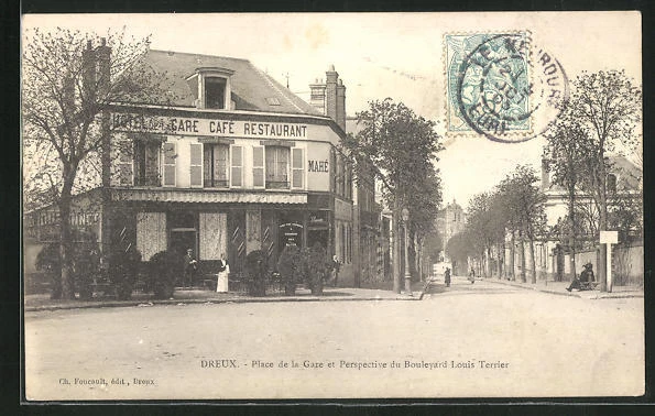 CPA Dreux, Place de la Gare et Perspective du Bouleyarfd Louis Terrier en Cafe