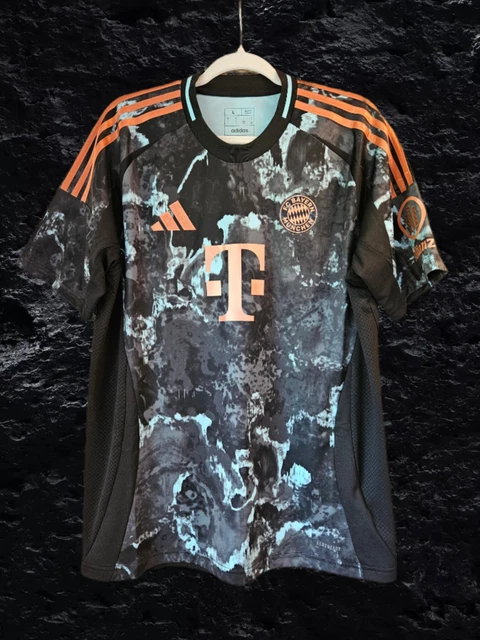 FC Bayern München T-Shirt Olise Herren - Offizieller Fanartikel Schwarz