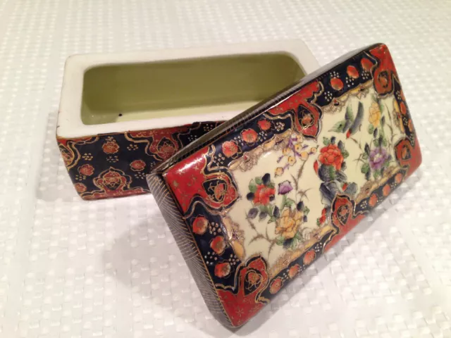 Vintage CHINESE BLACK FAMILLE-STYLE Lidded Ceramic Vanity Desk Jewelry Box Gold