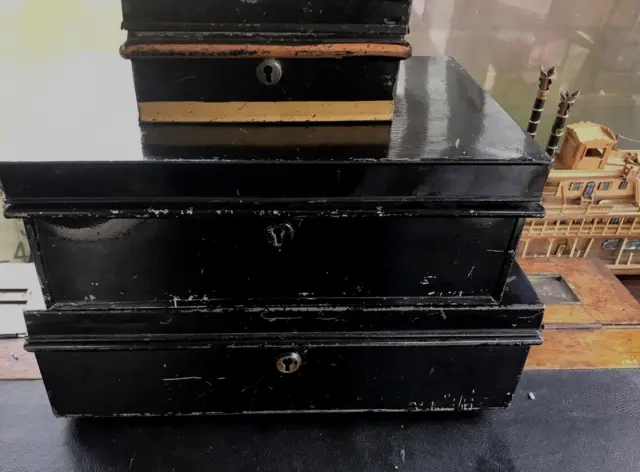 2 cajas de escritura de metal vintage 1 x caja de efectivo pequeña sin llaves