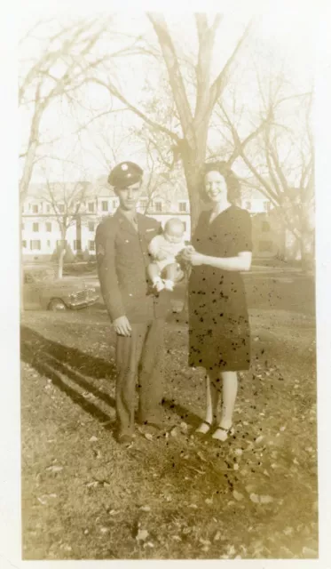 Orig. Foto - GI USAAF mit Frau und Kind - Amerikanische Luftwaffe 2WK