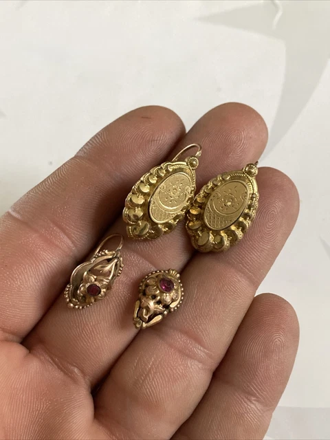 Paire De Boucles D'oreilles Anciennes En Plaqué Or - Fermoir Clous - Occasion - Style Vintage