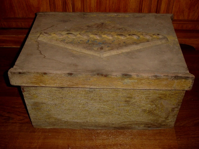 Vintage Rustic Primitive Wooden Tool or Storage Box  20x14x11 Dovetail Joints