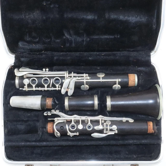 Selmer Bundy Bb Clarinet QUINN'S GARAGE SALE! AS IS NO RESERVE! Selmer Bundy Bb Clarinet QUINN'S GARAGE SALE! AS IS NO RESERVE!