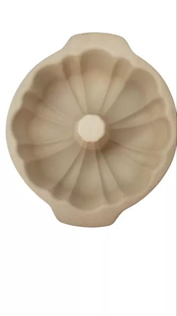 The Pampered Chef Family Heritage Collection Stoneware 10" Fluted Bundt Pan 1440