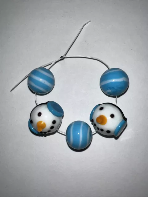 Cuentas de vidrio muñeco de nieve de 1/2"" cuentas redondas azules blancas de 1/2"" 5 cuentas en total
