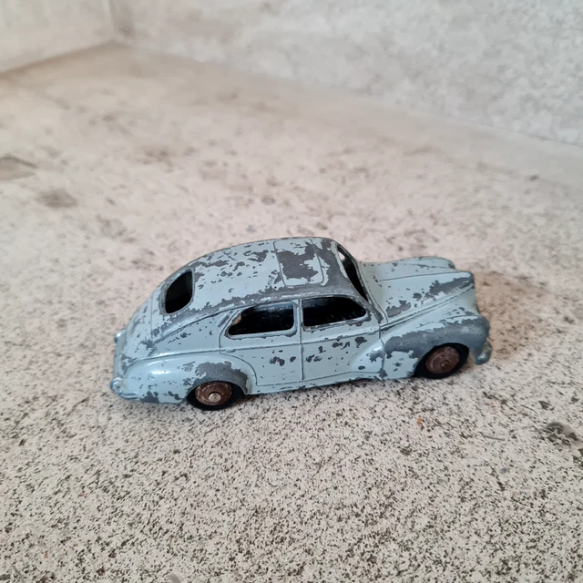 Dinky Toys France Peugeot 203 (petite lucarne) réf : 24R
