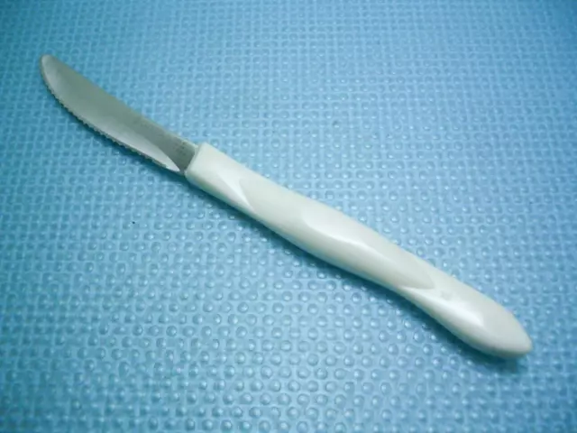 CUTCO #1759 JC Pearl Handle Stainless Steel Serrated Edge Table / Steak Knife..