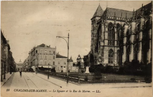 CPA CHALONS-sur-MARNE - Le Square et la Rue de Marne (742312)