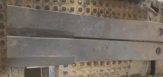 WOODS  ROTARY CUTTER BLADE CCW  30" x 4" x 0.5" w/ 1.5" OLD INVENTORY