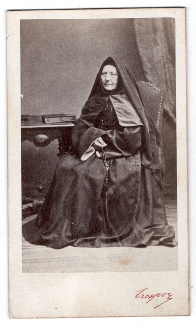 Photo CDV Ancienne : Religieuse Posant Chez Dubut à Angers (avant 1900) - Tirage Original