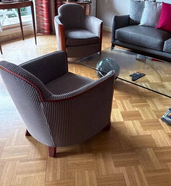 Paire De Fauteuils En Bois Années 1920 – Assise Confortable – Rembourrage Cuir