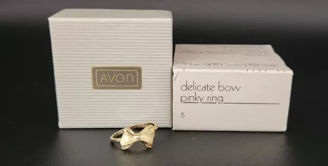 1985 AVON DELICATE BOW PINKY RING Size 5 with ORIGINAL BOX