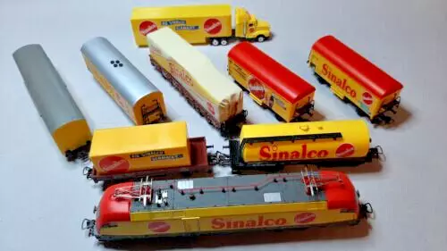 Sinalco Zug 8-teilig für Märklin; Piko H0 E-Lok ES 64 U2 und 7 Güterwagen