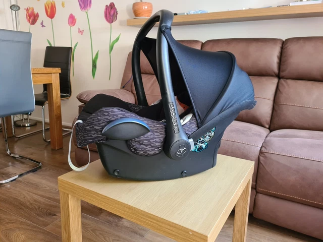 ***Excellent Maxi Cosi Cabriofix from Birth Car Seat Black infant insert***