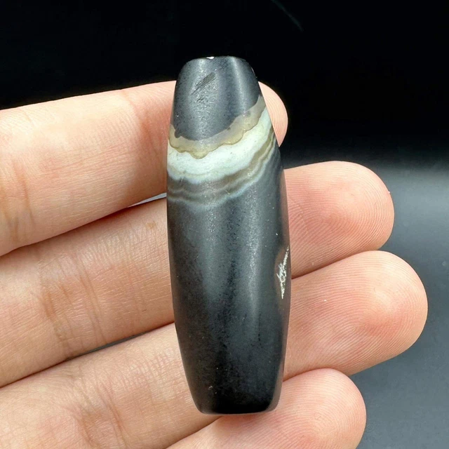 Ancient Himalayan Indo Tibetan agate banded rare bead