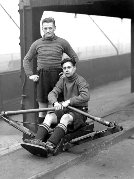 Clapton Orient F C Millsdmonds training on a rowing machine 1927 Old Photo