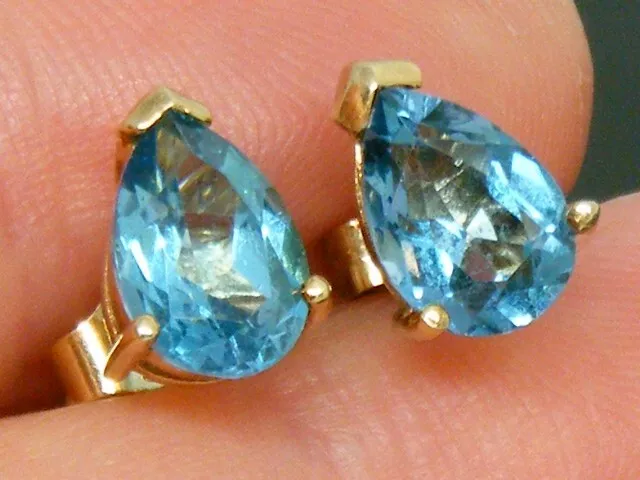 9ct Gold Birnenschnitt blaue Topas Ohrringe